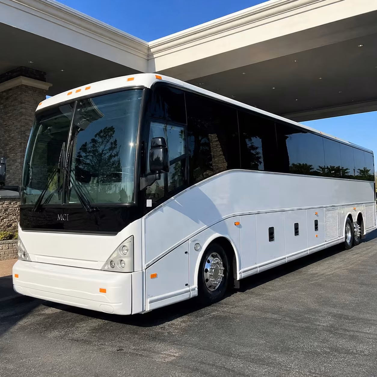 why groups flying out of staten island choose charter buses over rideshares